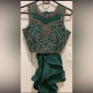 Embellished Green Sleeveless Pre-stiched Saree